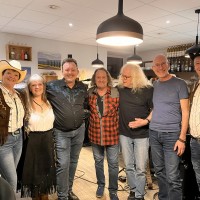 20251128_224938618_iOS